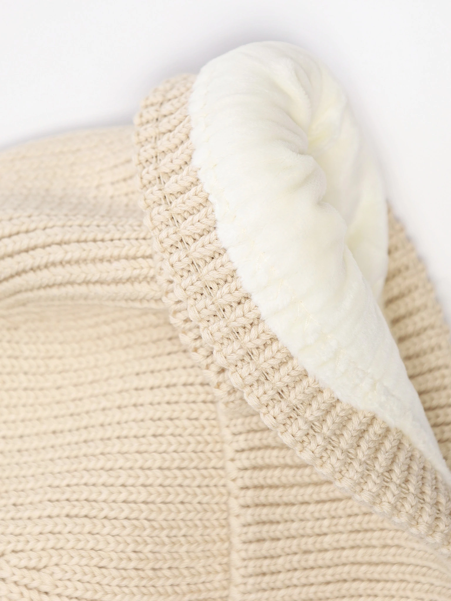 Шапка-бини из смесовой вискозы с отворотом на подкладе в ассортименте